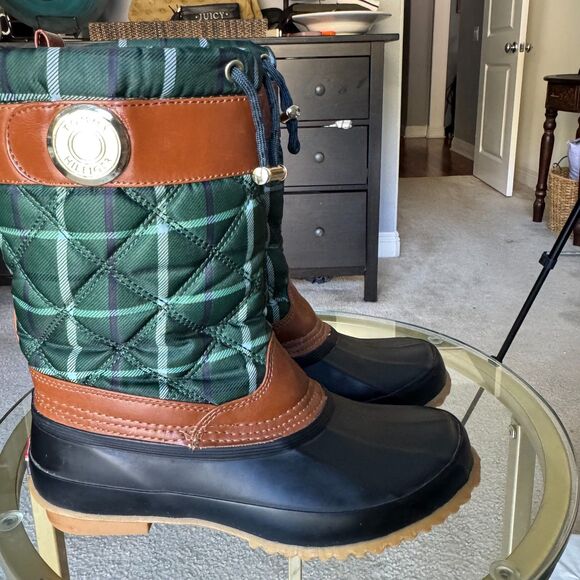 Tommy Hilfiger Women’s Green Plaid Quilted Duck Boots Size 5 Waterproof - Picture 3 of 6